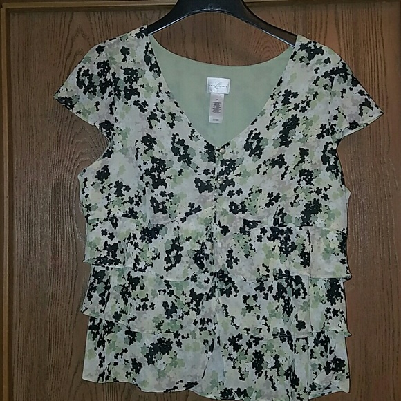 Emma James Tops - Emma James floral blouse